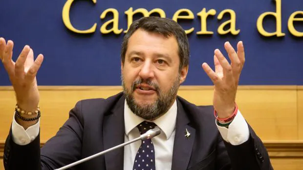 El espectáculo negacionista del coronavirus de Salvini: «¿La mascarilla? Ni la tengo ni la uso»