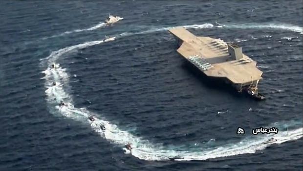 Irán destruye una réplica de un portaaviones estadounidense en un ataque simulado en el Golfo