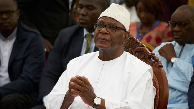 Militares de Mali protagonizan un motín y afirman haber detenido al presidente