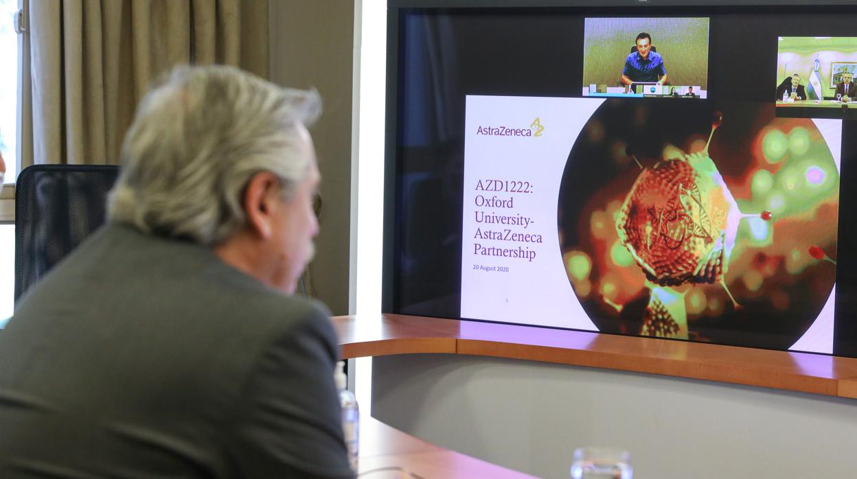 El presidente Fernández durante una videoconferencia en torno a la vacuna del Covid