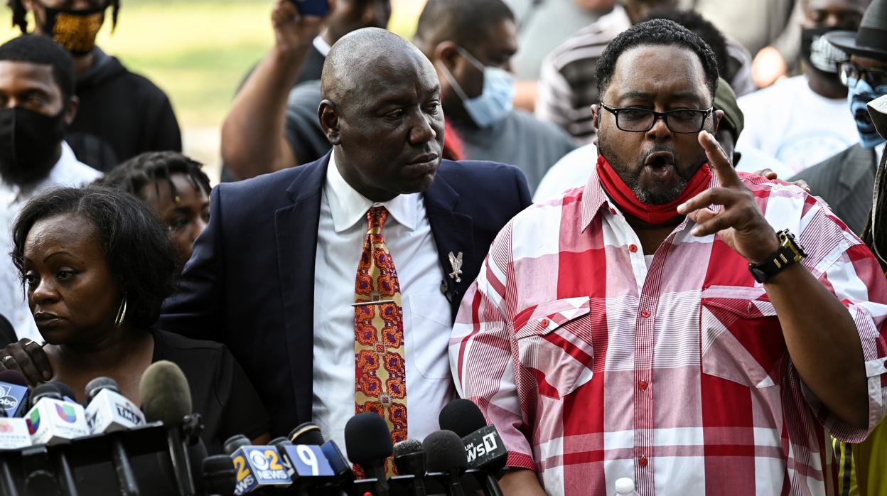 El padre de Jacob Blake, este jueves durante una rueda de prensa en el exterior del tirbunal de justicia de Kenosha (Wisconsin)