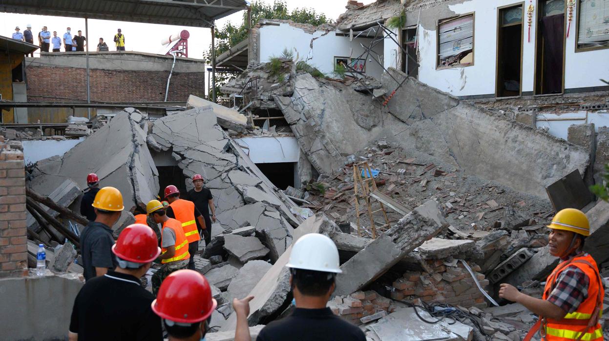 Al menos 29 muertos y 28 heridos tras hundirse un restaurante en China