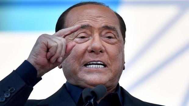 Berlusconi da positivo por coronavirus