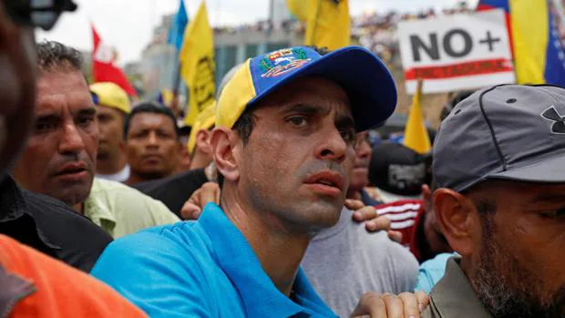EE.UU. condena los pactos de Capriles con Maduro: «No puede haber elecciones libres»