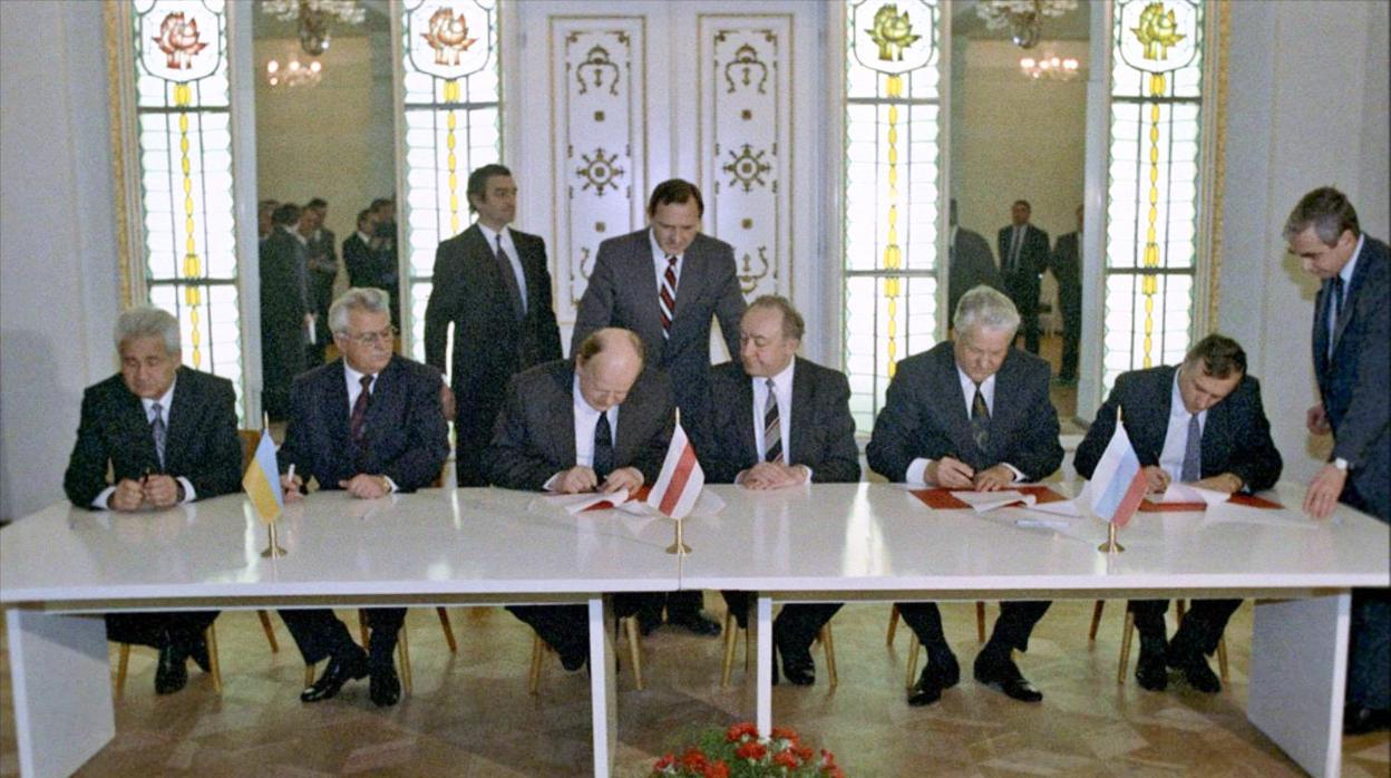 Firma del acuerdo para la eliminación de la URSS y la Confederación de Estados Independientes (CEI), en 1991