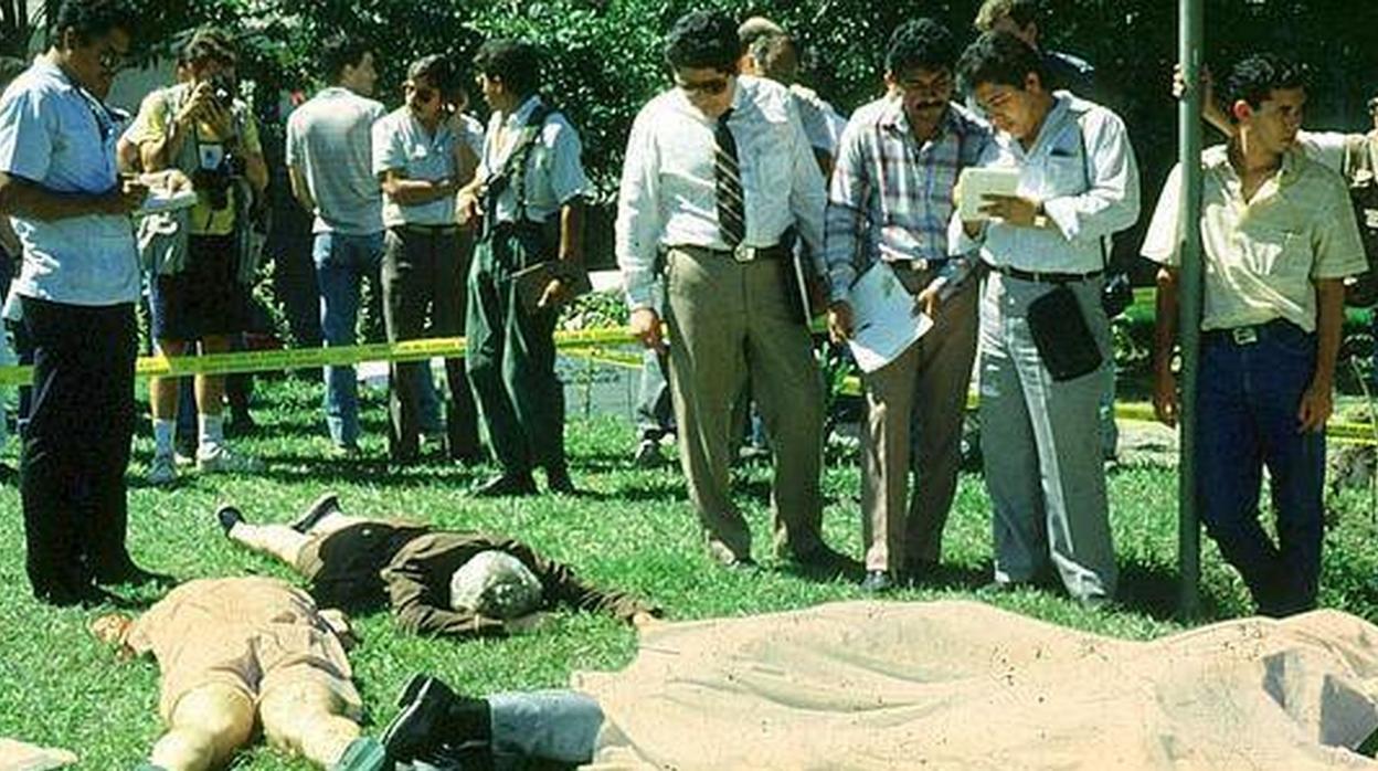 Imagen de algunas de las víctimas del ataque contra los jesuitas en noviembre de 1989 en El Salvador