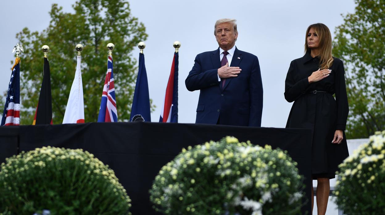 Trump y su esposa durante el acto de homenaje en Shanksville