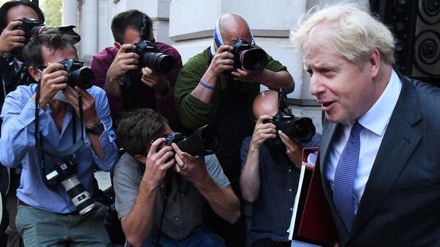 Bruselas esperará hasta fin de mes antes de atacar a Johnson