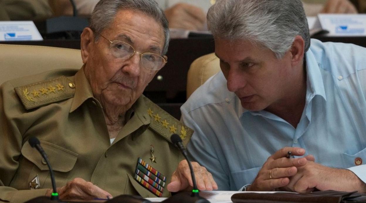 Raúl Castro y el actual presidente de Cuba, Miguel Díaz-Canel