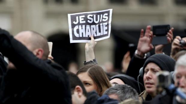 Una responsable del semanario Charlie Hebdo abandona su domicilio por amenazas