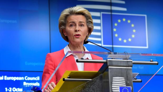 La presidenta de la Comisión Europea da negativo pero continuará en cuarentena hasta el martes