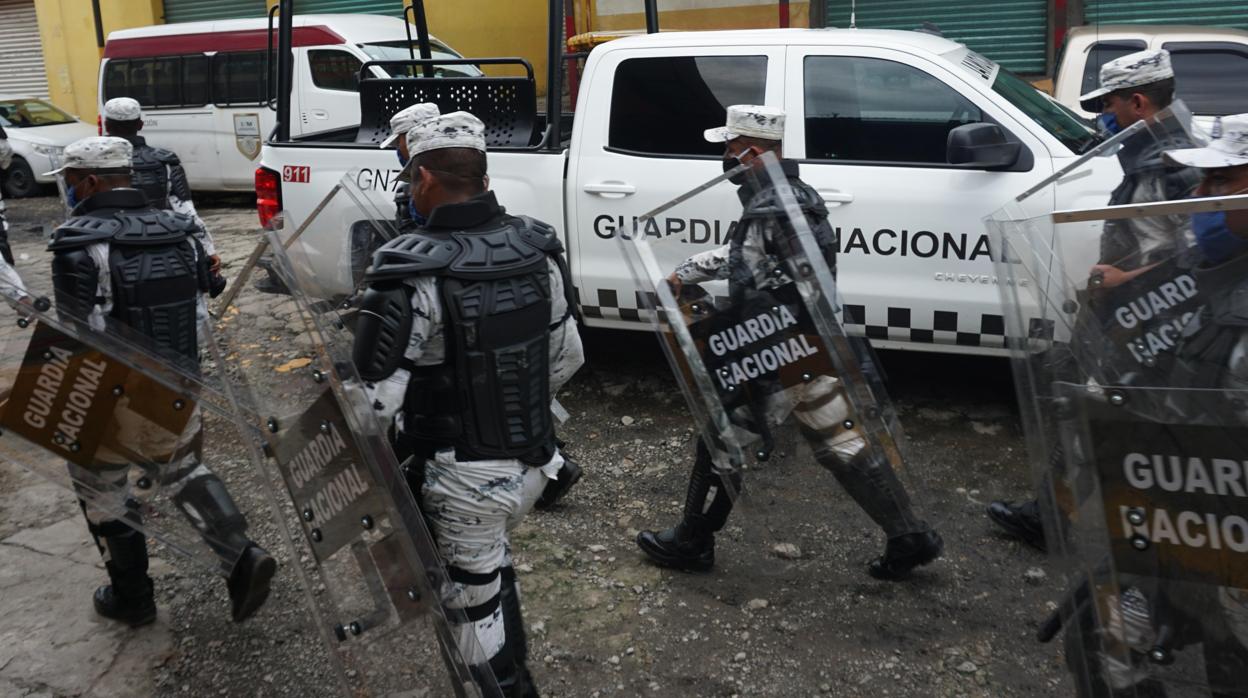 La Guardia Nacional de México se dirige a la frontera para intentar detener la carvana de inmigrantes