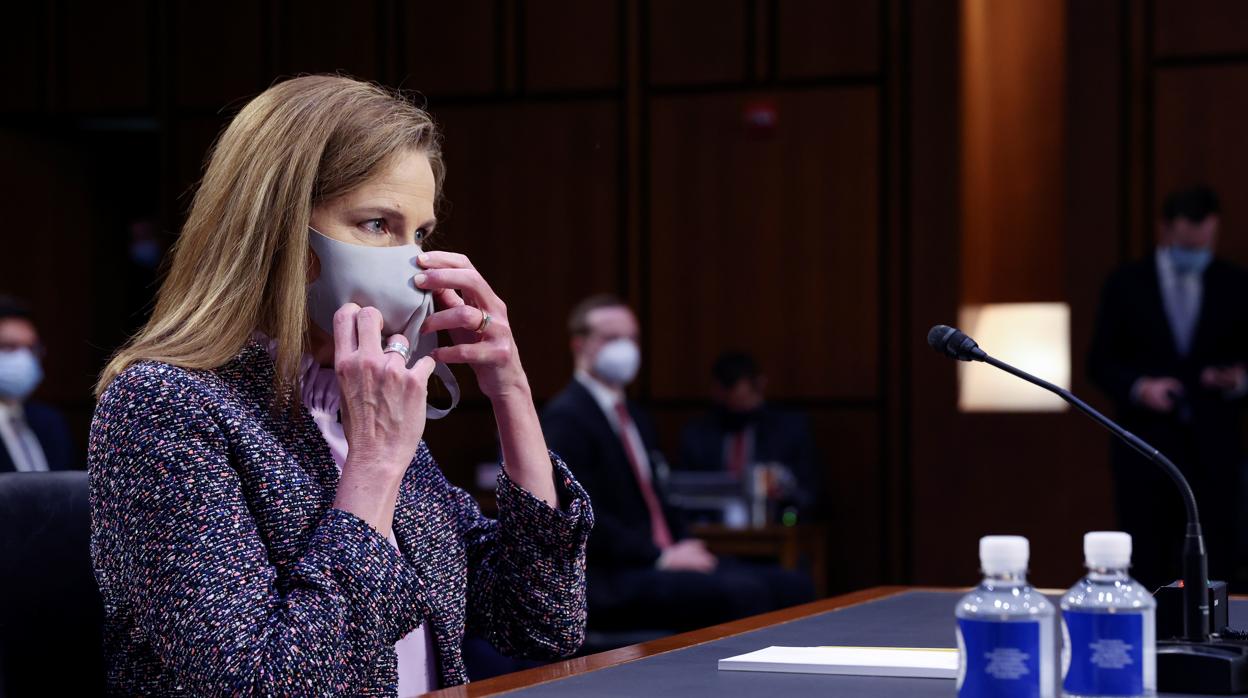 Amy Barrett durante su tercera sesión en el Senado ayer