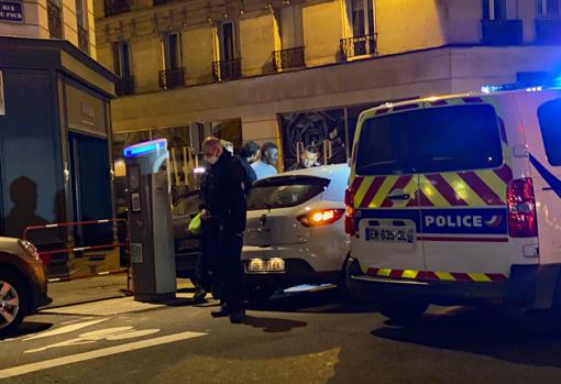 Patrullas de la Policía en la rue du Four de París