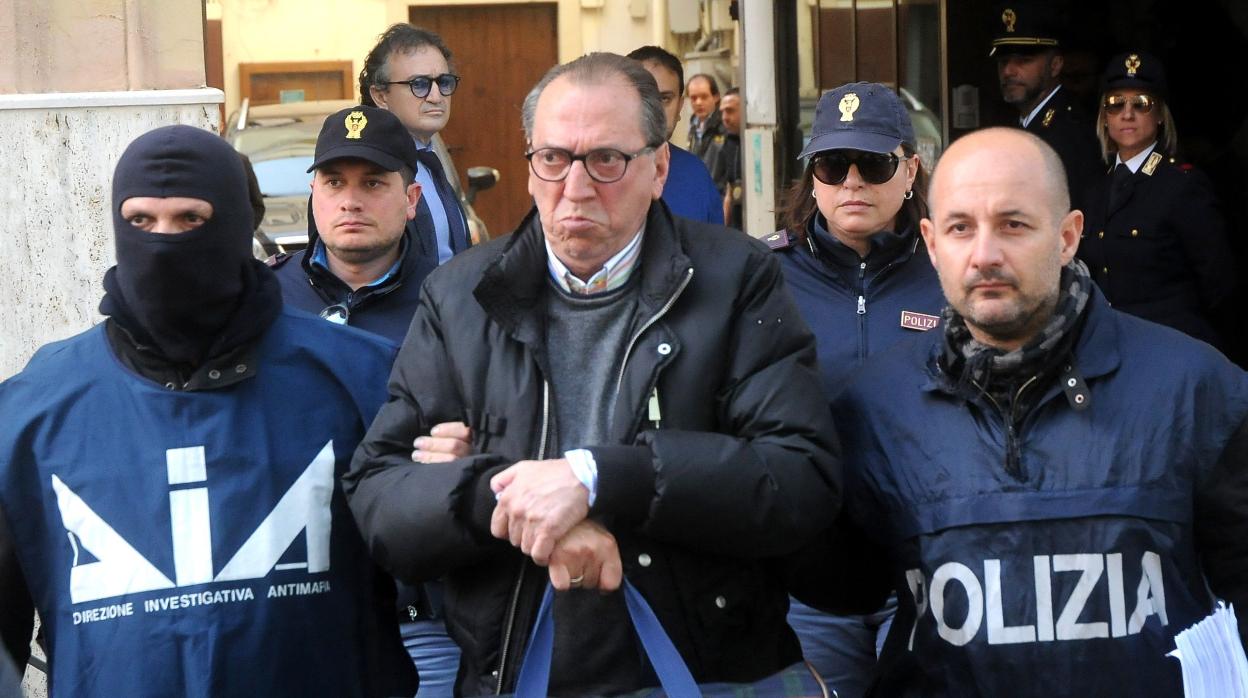 Condenan a cadena perpetua al hombre más buscado de Italia, el capo de la mafia siciliana Matteo Messina