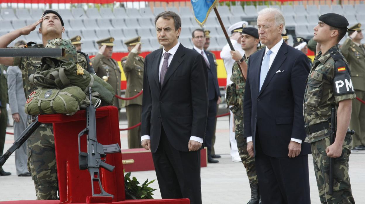 8 de mayo de 2010, el entonces vicepresidente Joe Biden, junto a Zapatero, visita la Brigada Paracaidista del Ejército en Paracuellos del Jarama, una unidad cuyos efectivos iban a desplegar en Afganistán