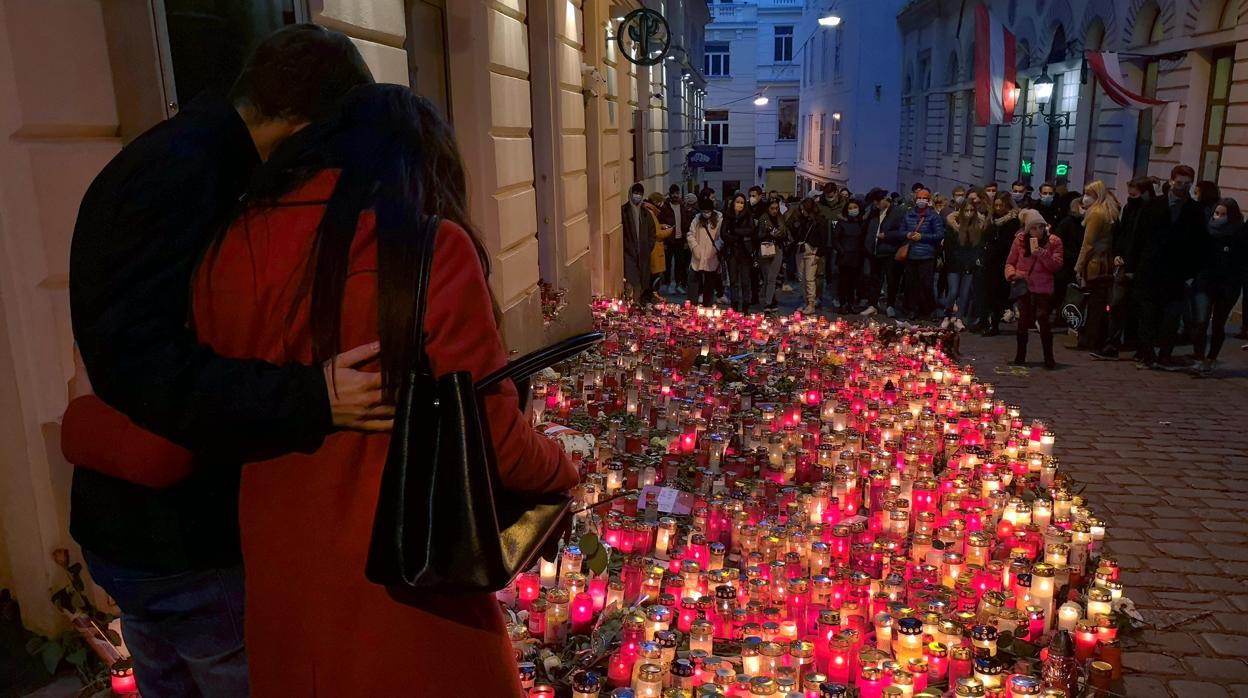 Memorial en el centro de Viena por las víctimas del ataque de este mes
