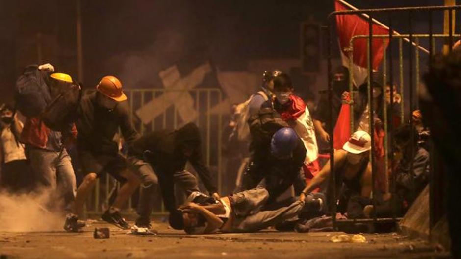 Las protestas contra el presidente Merino dejan dos muertos