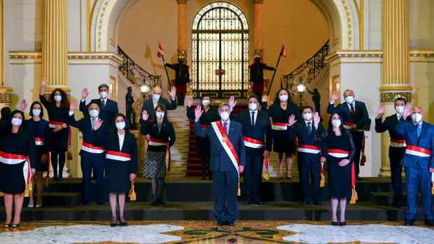 Sagasti toma juramento al nuevo gabinete peruano que lidera una experimentada abogada
