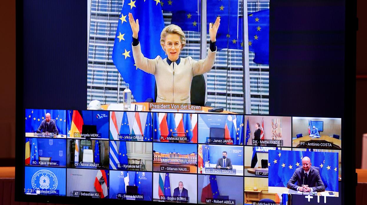 La presidenta de la Comisión Europea, Ursula von der Leyen, durante la cumbre con los líderes de la UE