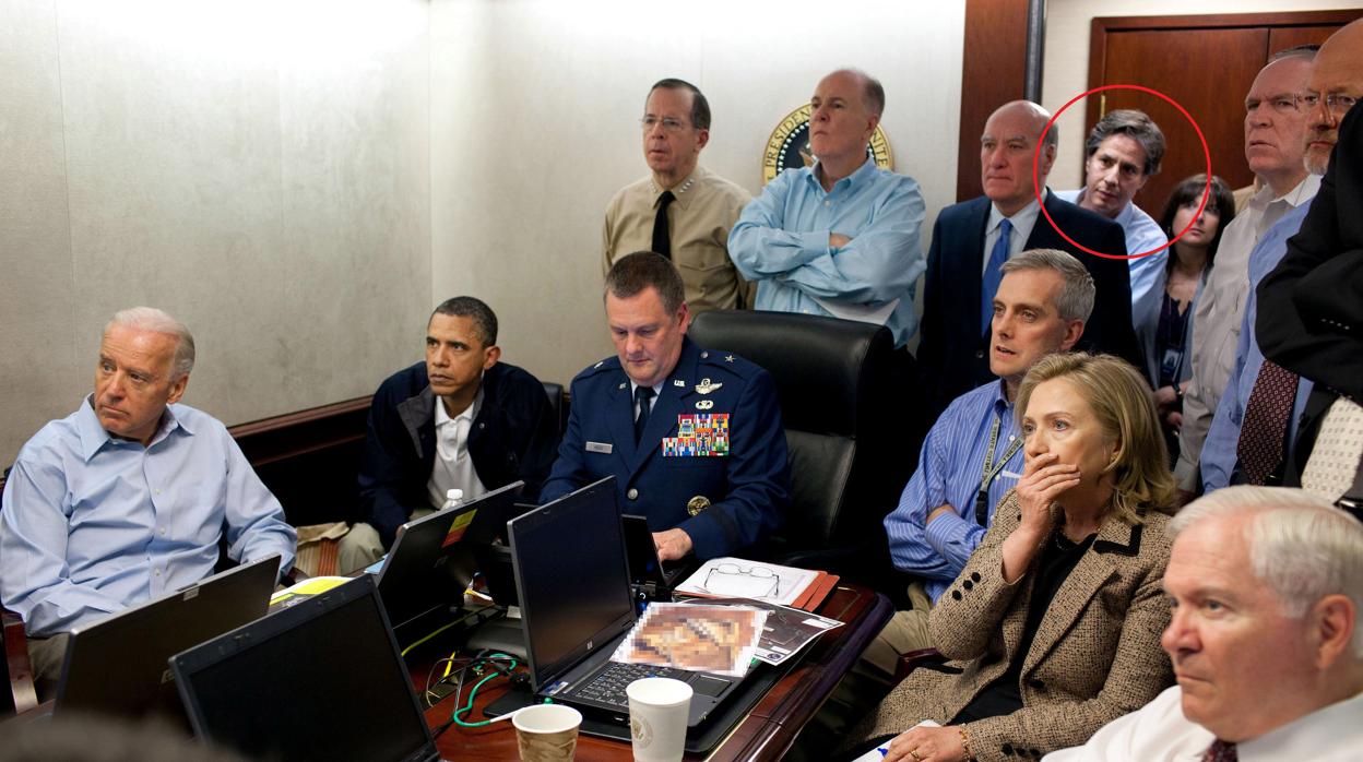 Antony Blinken, señalado con un círculo rojo, en la célebre imagen del equipo de Obama durante la operación para acabar con Osama bin Laden