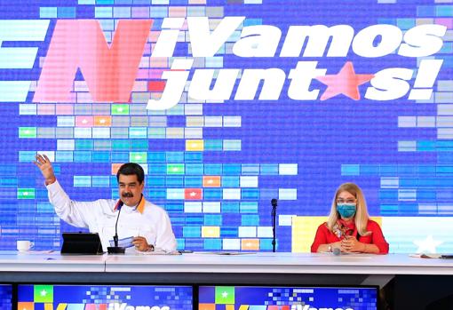 Nicolás Maduro, con su esposa Cilia Flores, en un acto en Caracas