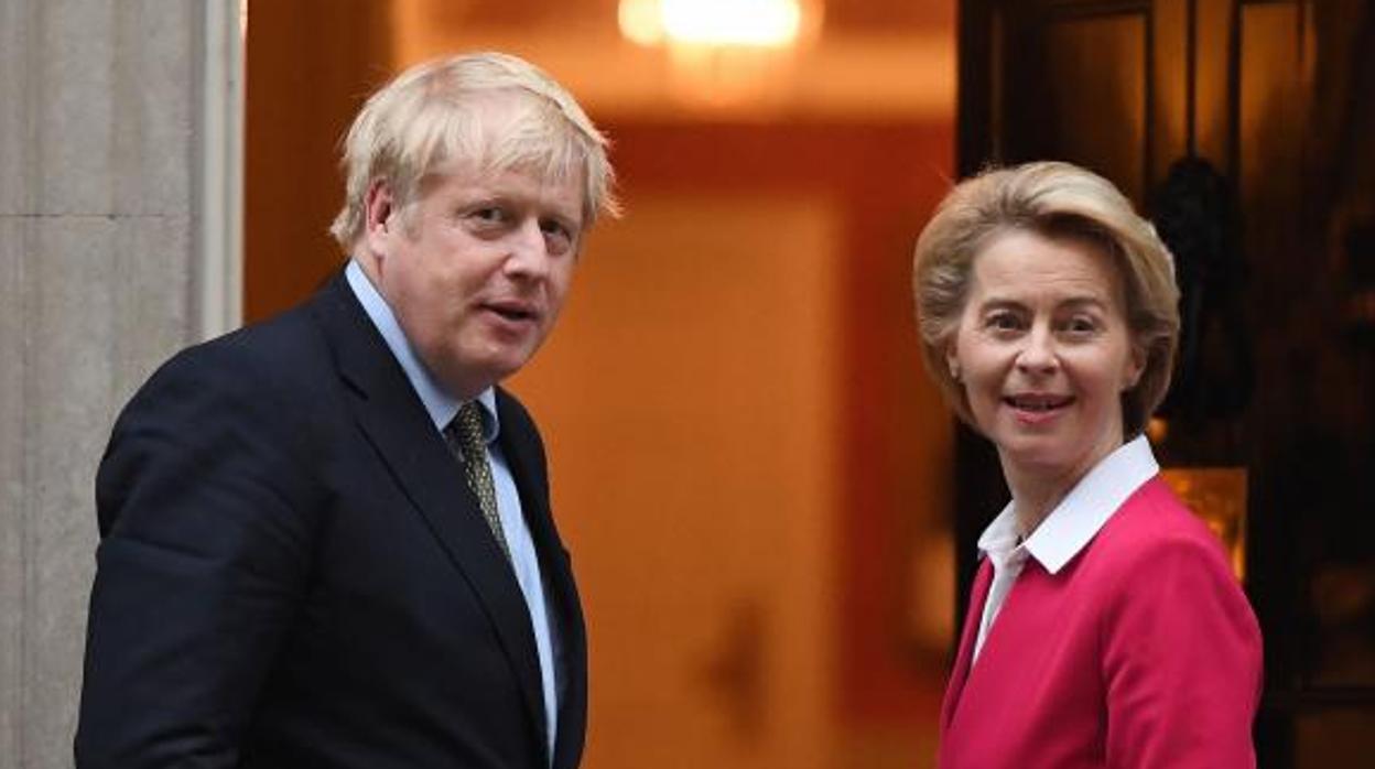 Boris Johnson y Ursula von der Leyen, durante el encuentro que mantuvieron en Londres en enero