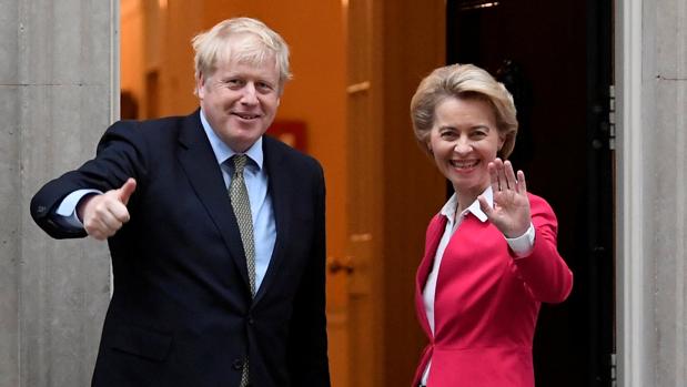 Von der Leyen y Johnson hablan hoy por teléfono para intentar desatascar el acuerdo pos-Brexit