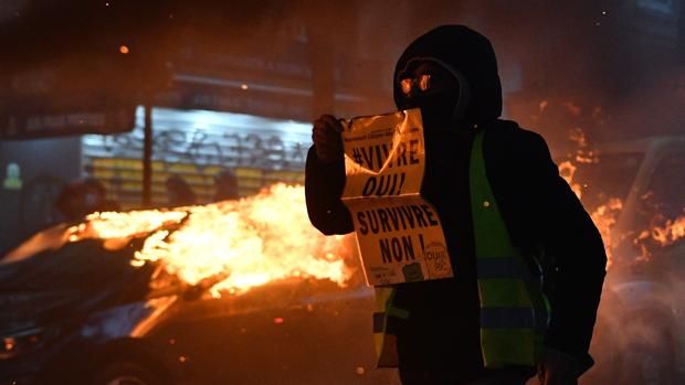 Derivan en violencia las protestas en París y 90 ciudades de Francia contra la Ley de Seguridad