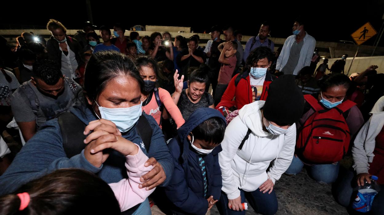 Migrantes en la ciudad hondureña de San Pedro Sula, antes de su viaje a Estados Unidos