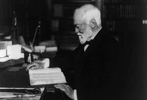 El magnate del acero Andrew Carnegie, hacia 1913