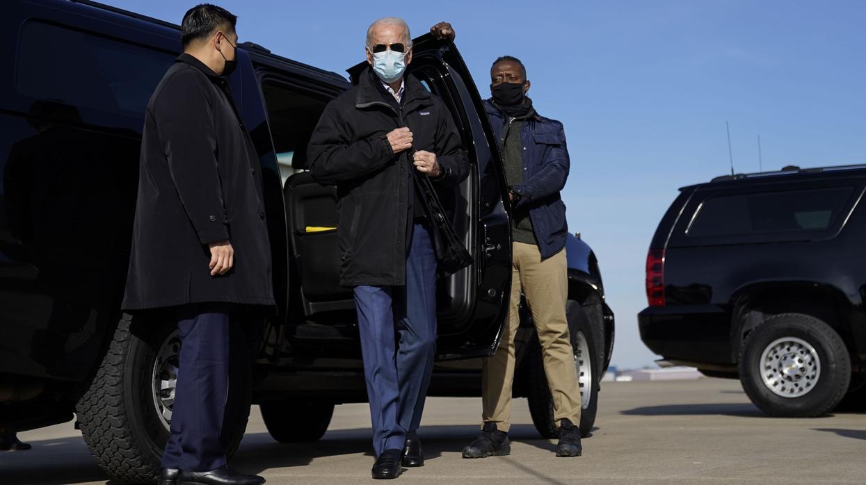 Joe Biden, en un aeropuerto de Delaware para dirigirse al estado de Georgia