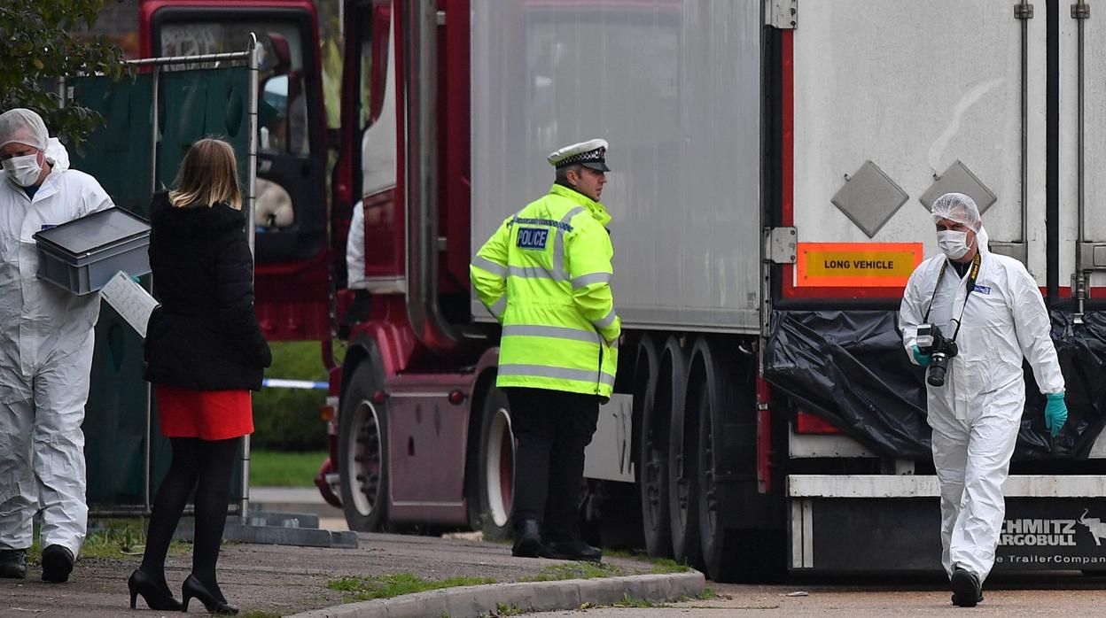 La Policía británica investiga el camión donde se encontraron los cuerpos el pasado octubre