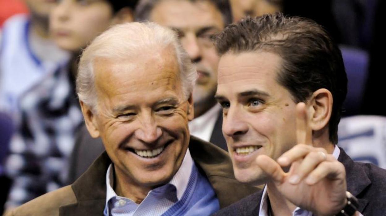 Joe Biden y su hijo Hunter, en un evento deportivo en 2010