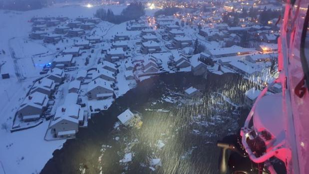 Un corrimiento de tierras en Noruega se traga una docena de casas y deja al menos diez desaparecidos