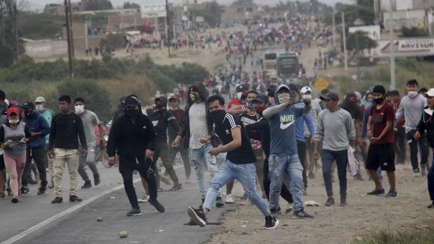 Tres muertos y una veintena de heridos en una nueva ola de protestas contra la Ley Agraria en Perú