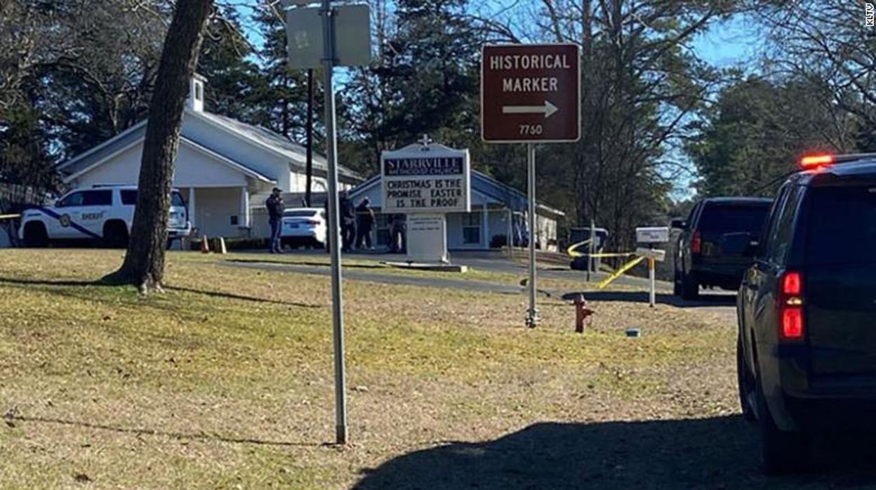 La escena de un tiroteo en la Iglesia Metodista Starrville en Winona, Texas