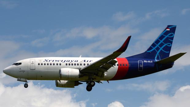 Localizan las cajas negras del avión siniestrado en Indonesia