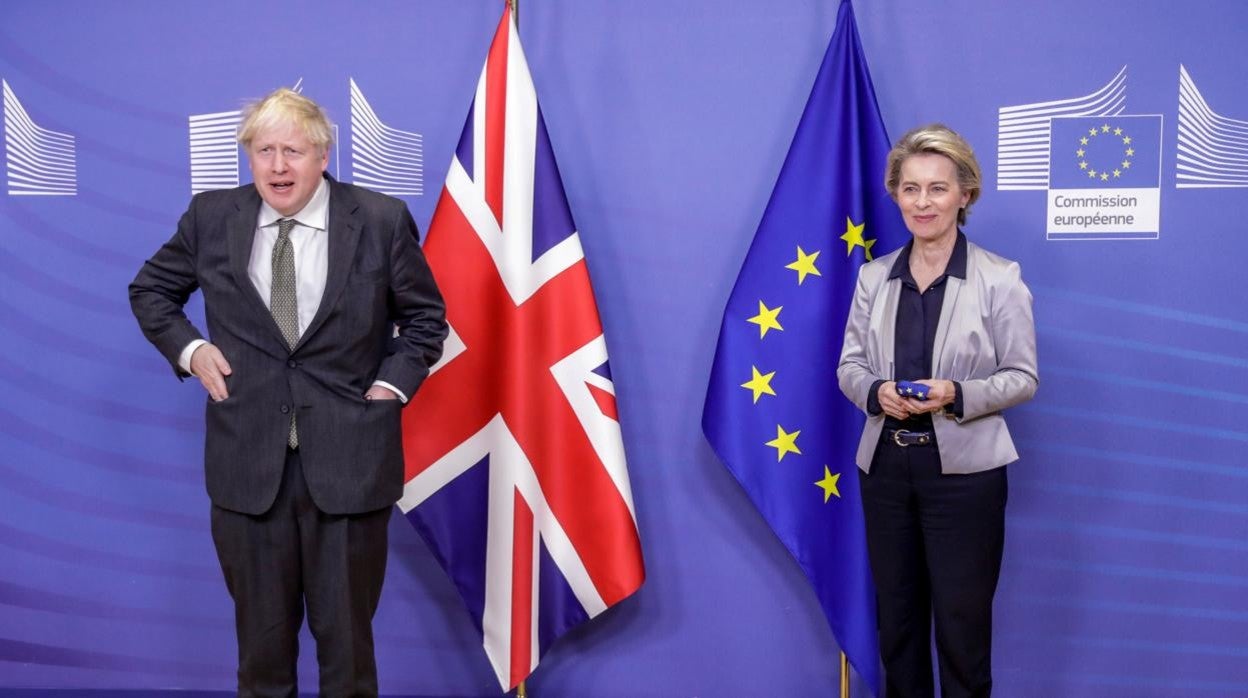 La presidenta del Comisión Europea, Úrsula Von der Leyen recibe a Boris Johnson a finales de 2020