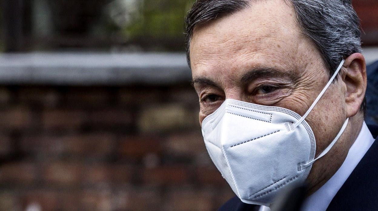 Mario Draghi, saliendo ayer de su casa en Roma