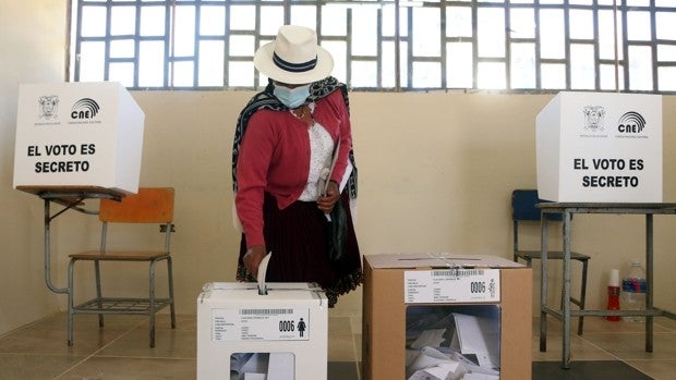 Yaku y Lasso batallan, voto a voto, para enfrentarse a Arauz en la segunda vuelta