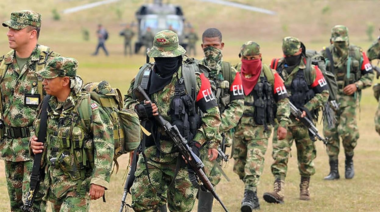 Un grupo de militantes del Ejército de Liberación Nacional (ELN)