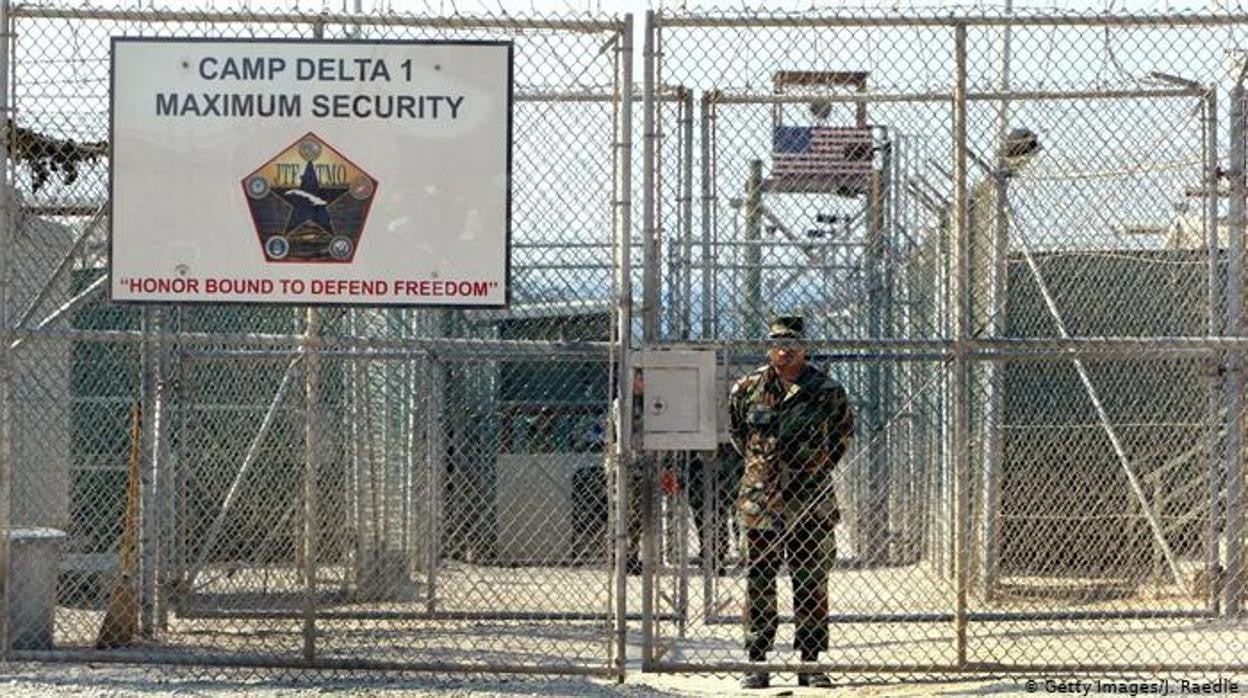 Una de las entradas a la cárcel de Guantánamo