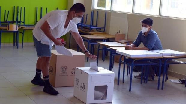 Observadores internacionales subrayan la limpieza de las elecciones en Ecuador