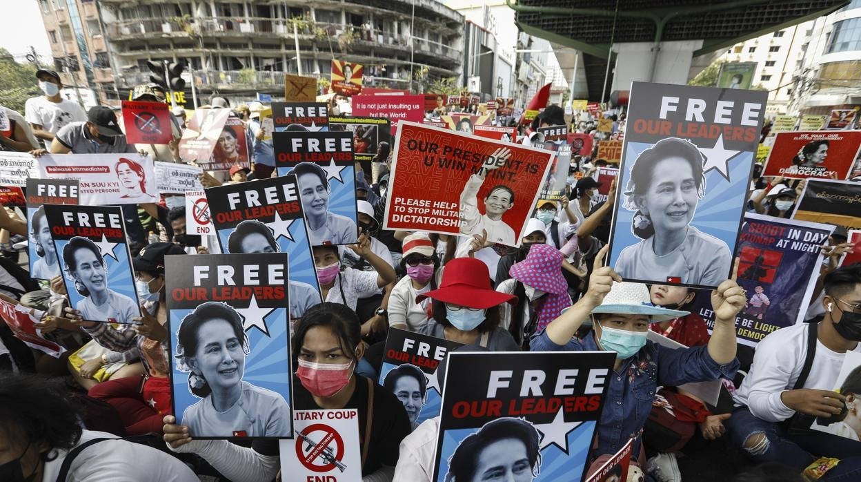 Protestas tras el gople de Estado en Birmania