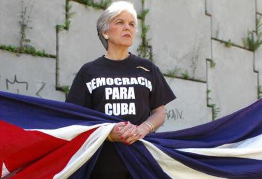 Sylvia Iriondo, superviviente del ataque a las avionetas de Hermanos al Rescate, en una foto durante la Cumbre Iberoamericana celebrada en Salamanca en 2005