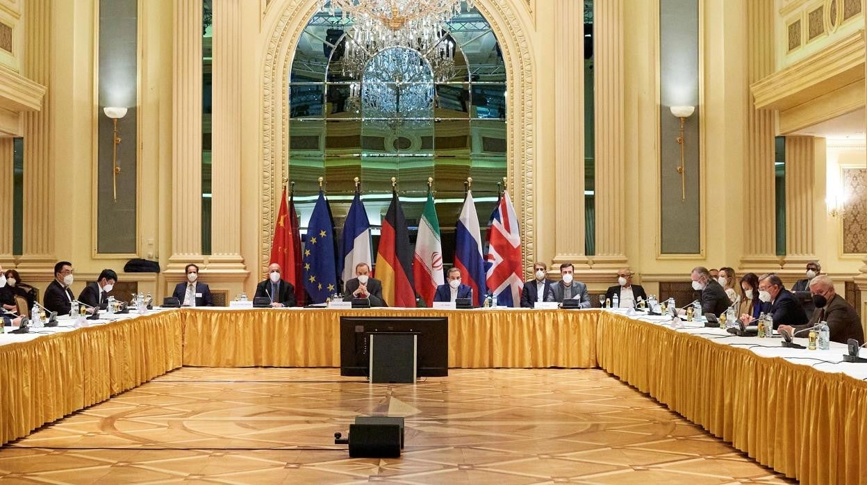 Encuentro de las delegaciones en un hotel de Viena