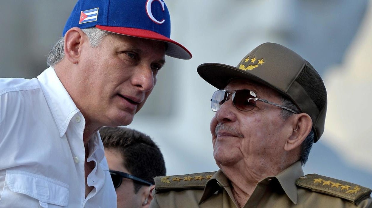 Miguel Díaz-Canel y Raúl Castro en La Habana