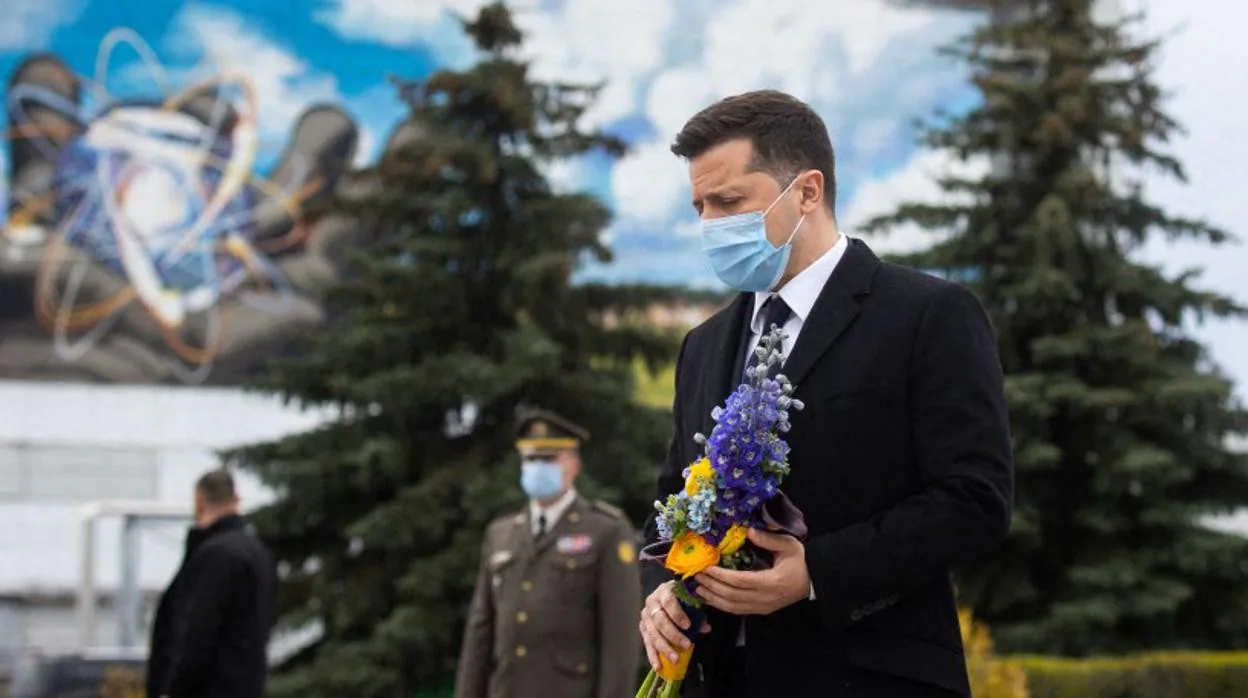 El presidente ucraniano acude a Chernóbil en el 35º aniversario de la catástrofe