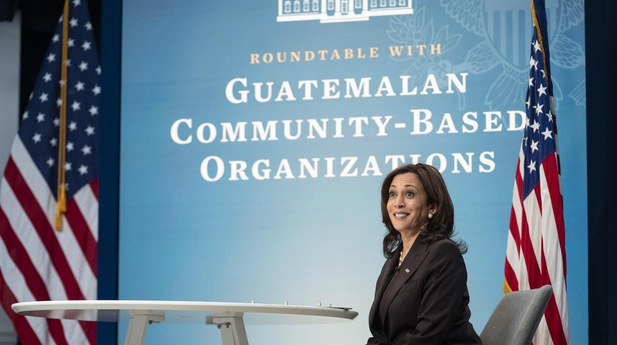 Kamala Harris se reúne con Giammattei y le recuerda los problemas migratorios